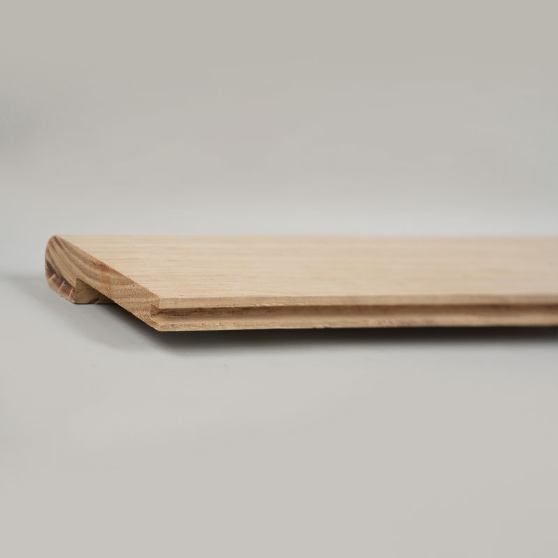 Hvit eik Helt stykke tømmerstokker trappenese (maling uferdig) – Eik naturlig farge –1/2'x2 15/16' Hvit eik Helt stykke tømmerstokker trappenese (maling uferdig) – Eik naturlig farge –1/2'x2 15/16'