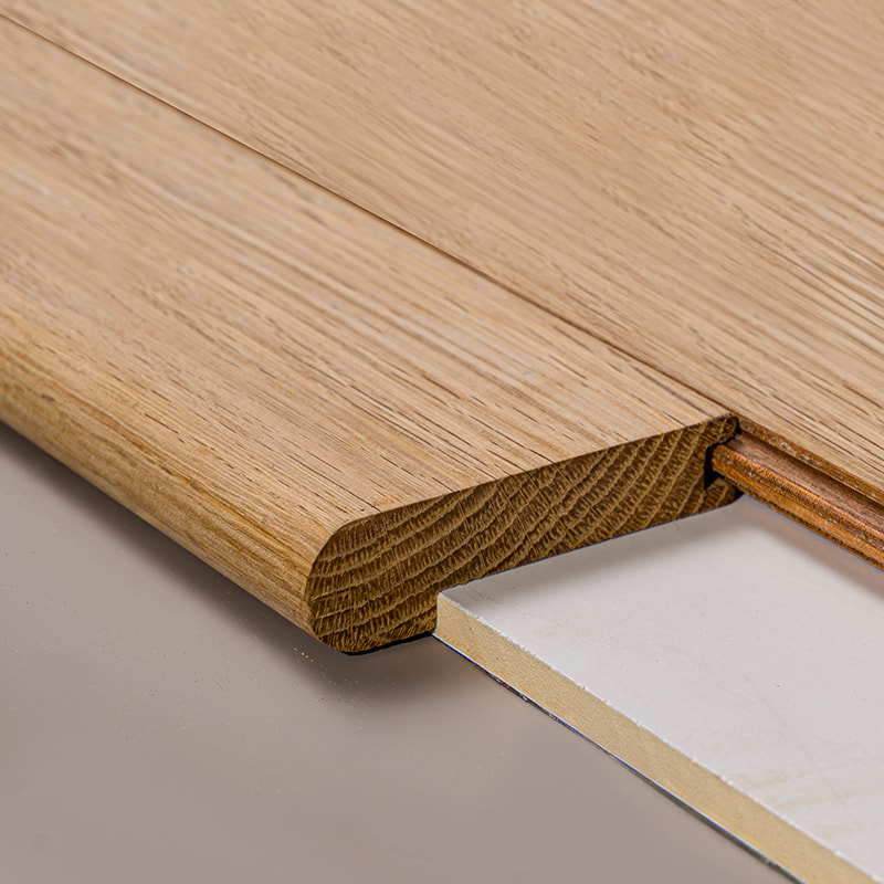 Hvit eik Helt stykke tømmerstokker trappenese (maling uferdig) – Eik naturlig farge –3/5'x2 15/16'