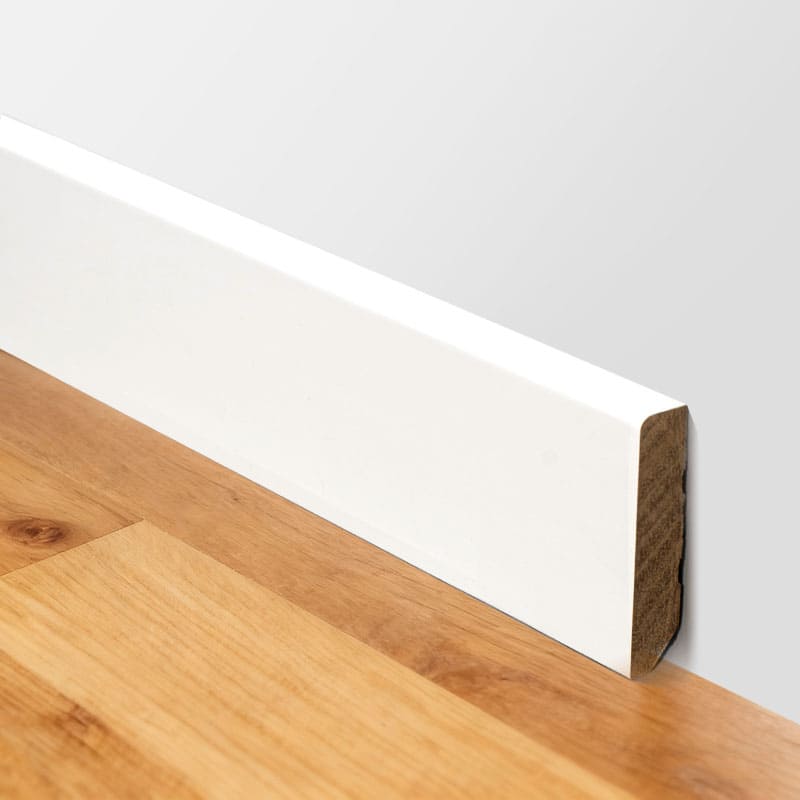Sokkellister i heltre (grunnet og malt med fyllstoff) - Hvit 1/2' x 2 3/8'